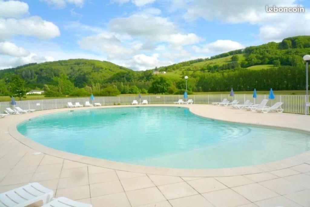 T3 duplex village geolia Saint geniez d'olt avec 2 piscines chauffée Exterior foto