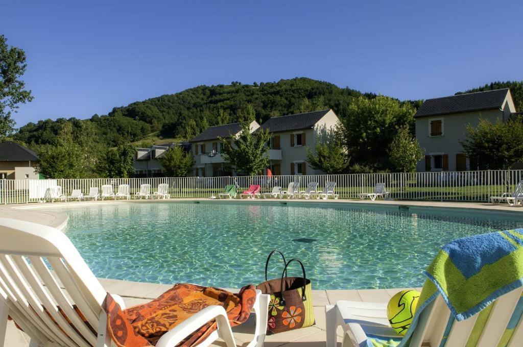 T3 duplex village geolia Saint geniez d'olt avec 2 piscines chauffée Exterior foto