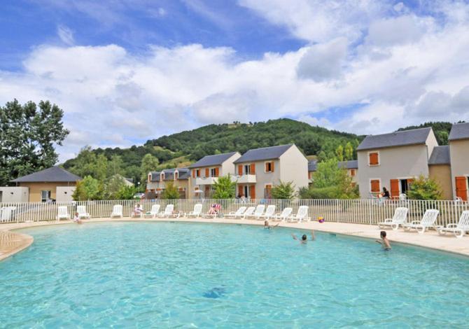 T3 duplex village geolia Saint geniez d'olt avec 2 piscines chauffée Exterior foto